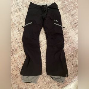 Burton Women’s snow pants, black, size M